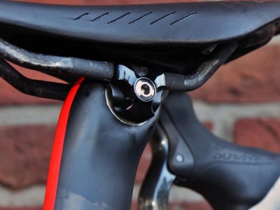 From the looks of things, Specialized makes different sets of seatpost head hardware to suit various saddle rail shapes..jpg