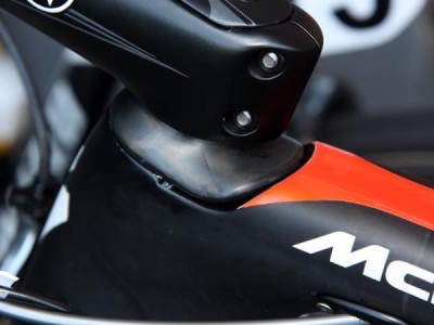 The unique headset top cap on the Specialized McLaren Venge is designed to blend in seamless with the rest of the frame..jpg